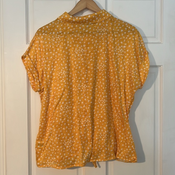 Yellow print shirt | button up | Front tie | collared | Size Extra Large - Picture 4 of 7